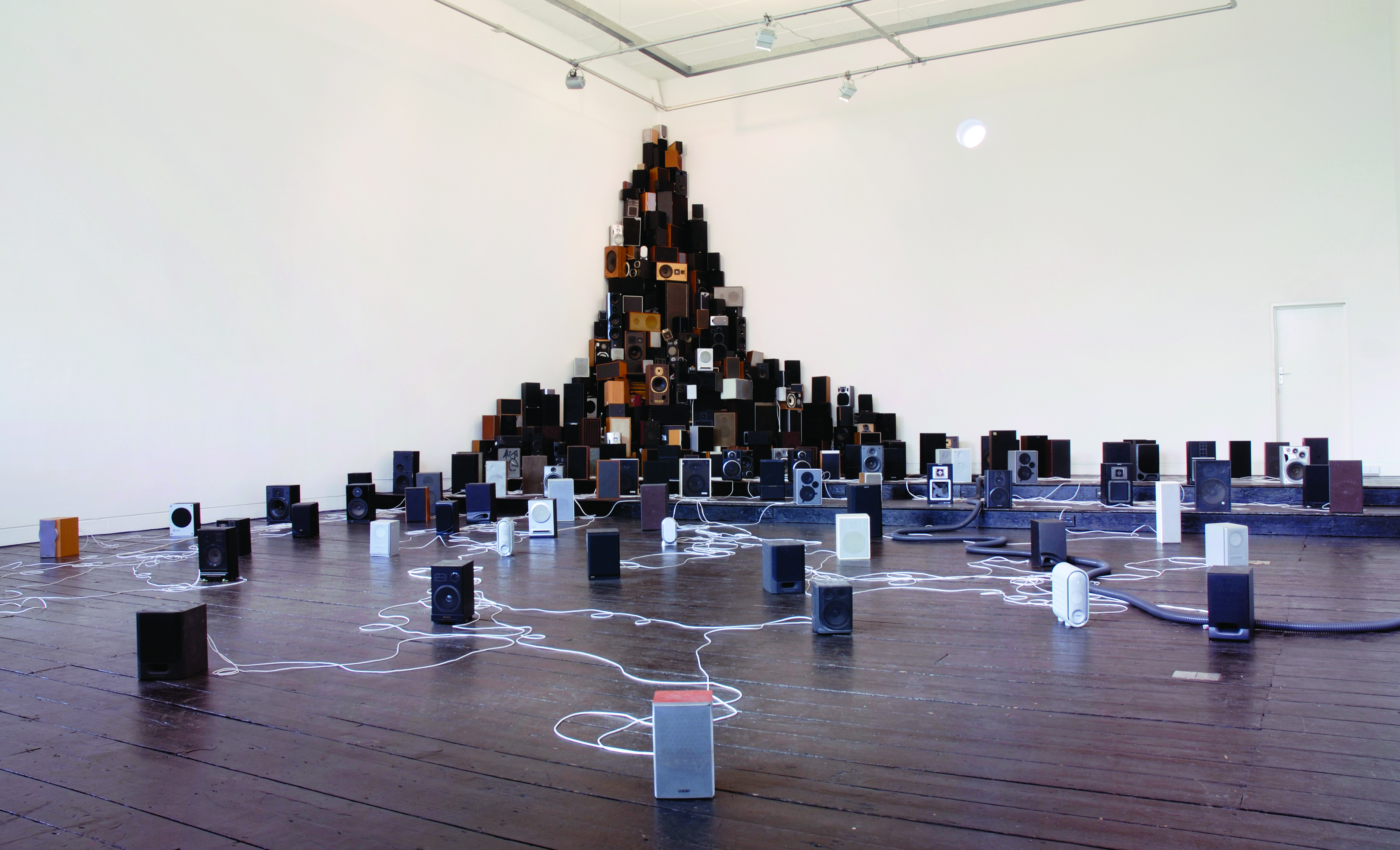 Installation for 300 speakers, Pianola and vacuum cleaner