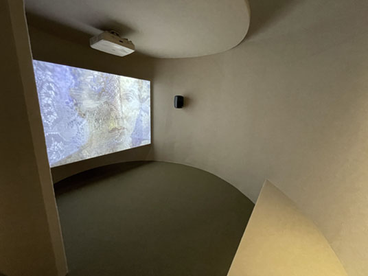 Installation interior